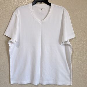 Saks Fifth Avenue Men’s White V-Neck Short Sleeve T-shirt